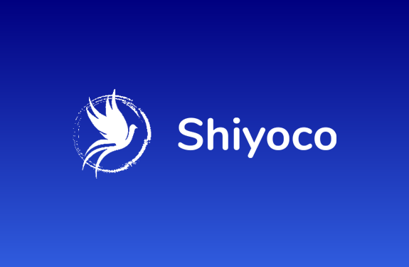 Logo Shiyoco blanc sur fond bleu avec symbole d’oiseau stylisé
